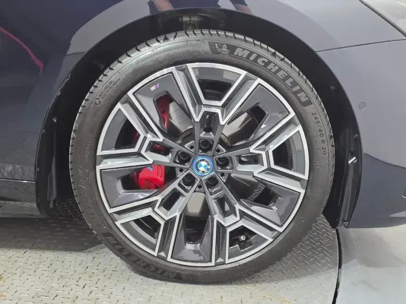 2023 BMW i5 с пробегом 32 280 км