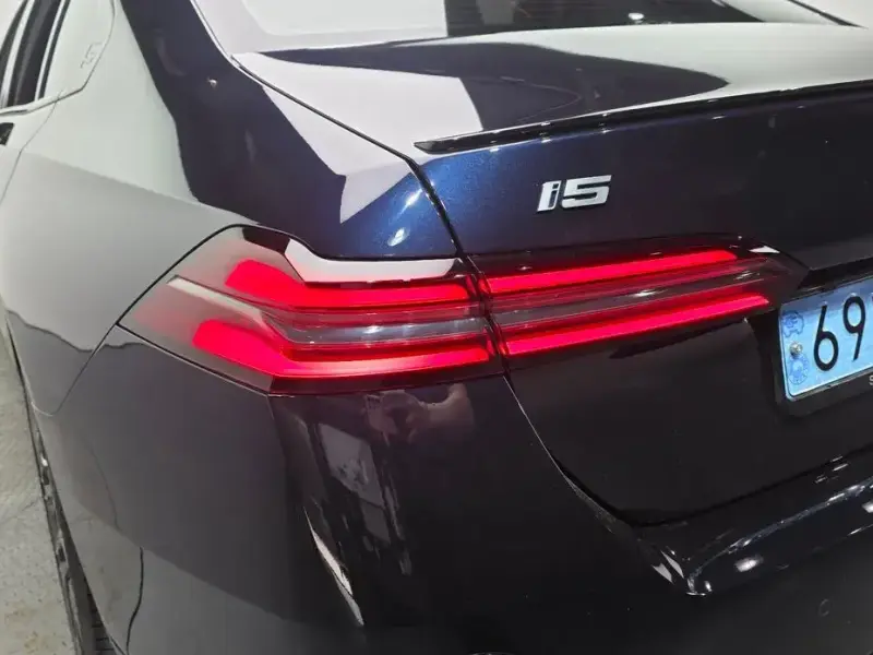 2023 BMW i5 с пробегом 32 280 км
