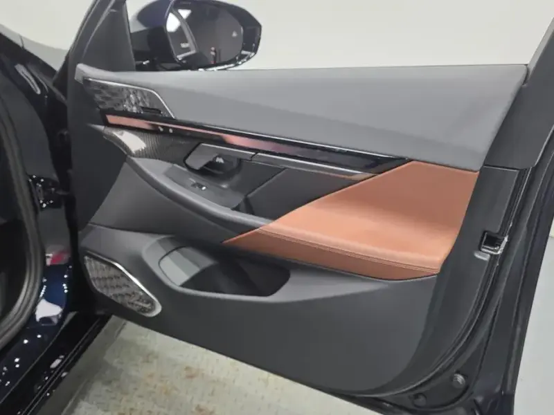 2023 BMW i5 с пробегом 32 280 км