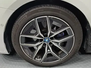 2025 BMW i5 с пробегом 39 003 км