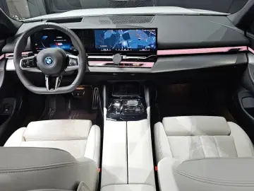2025 BMW i5 с пробегом 39 003 км