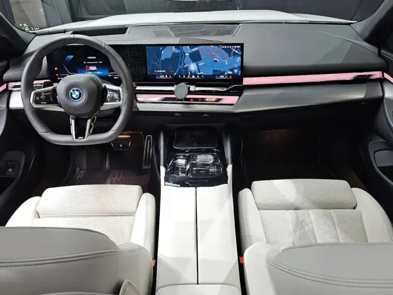 2025 BMW i5 с пробегом 39 003 км