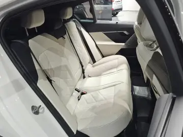 2025 BMW i5 с пробегом 39 003 км