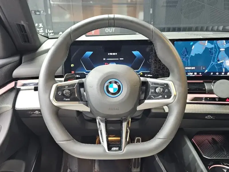 2025 BMW i5 с пробегом 39 003 км