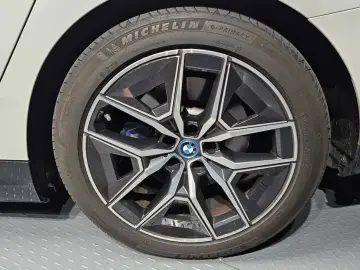 2025 BMW i5 с пробегом 39 003 км