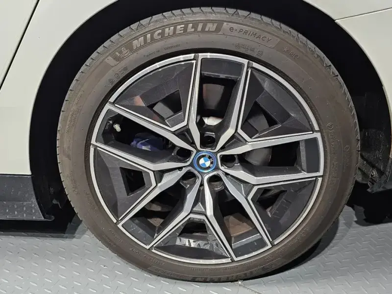 2025 BMW i5 с пробегом 39 003 км