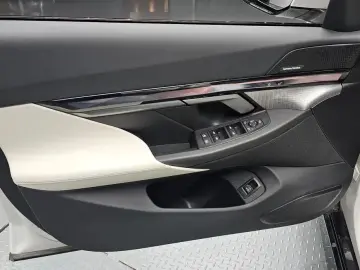 2025 BMW i5 с пробегом 39 003 км