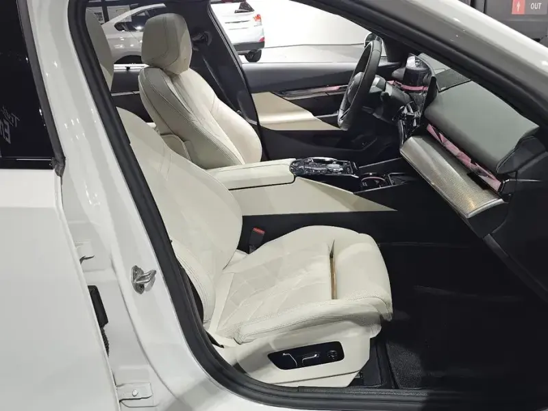 2025 BMW i5 с пробегом 39 003 км