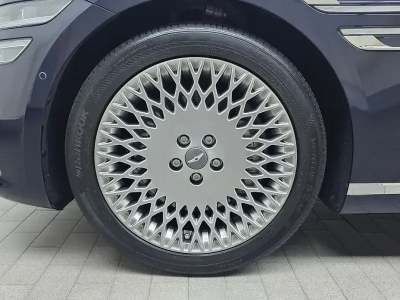 2023 Genesis G80 с пробегом 40 747 км