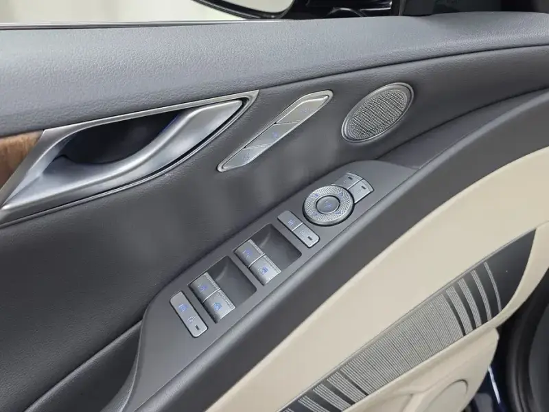 2023 Genesis G80 с пробегом 40 747 км