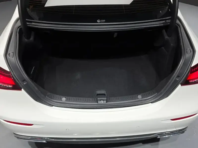 2022 Mercedes-Benz E-Класс с пробегом 30 679 км
