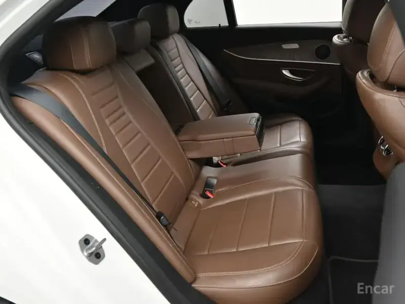 2021 Mercedes-Benz E-Класс с пробегом 140 009 км