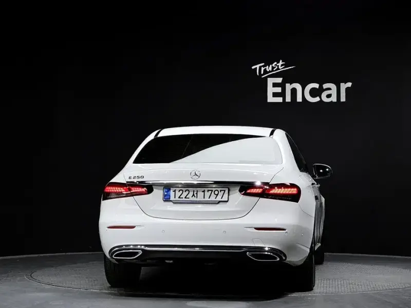 2023 Mercedes-Benz E-Класс с пробегом 17 987 км