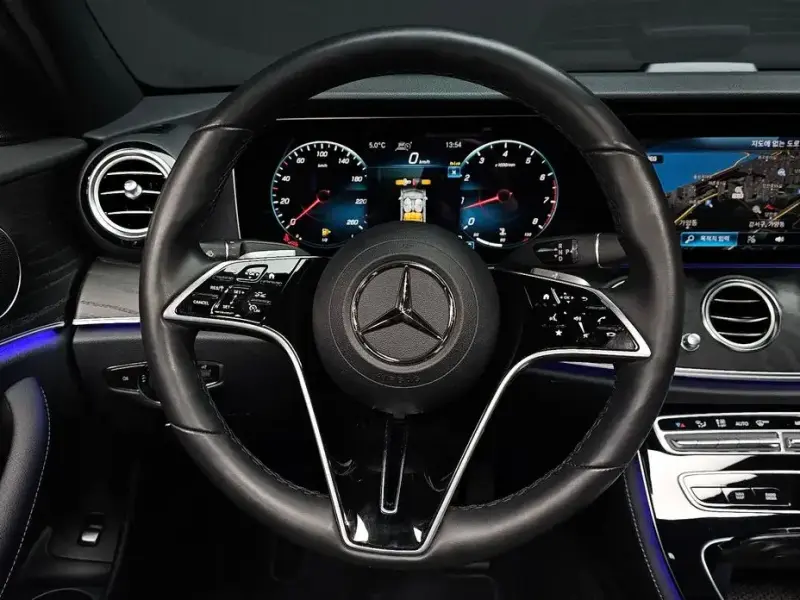 2023 Mercedes-Benz E-Класс с пробегом 17 987 км