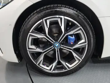 2022 BMW i4 с пробегом 107 624 км