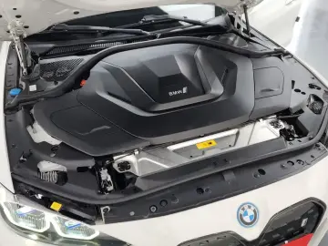 2022 BMW i4 с пробегом 107 624 км