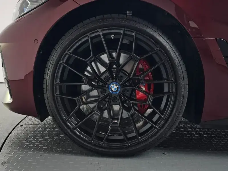 2023 BMW i4 с пробегом 39 855 км