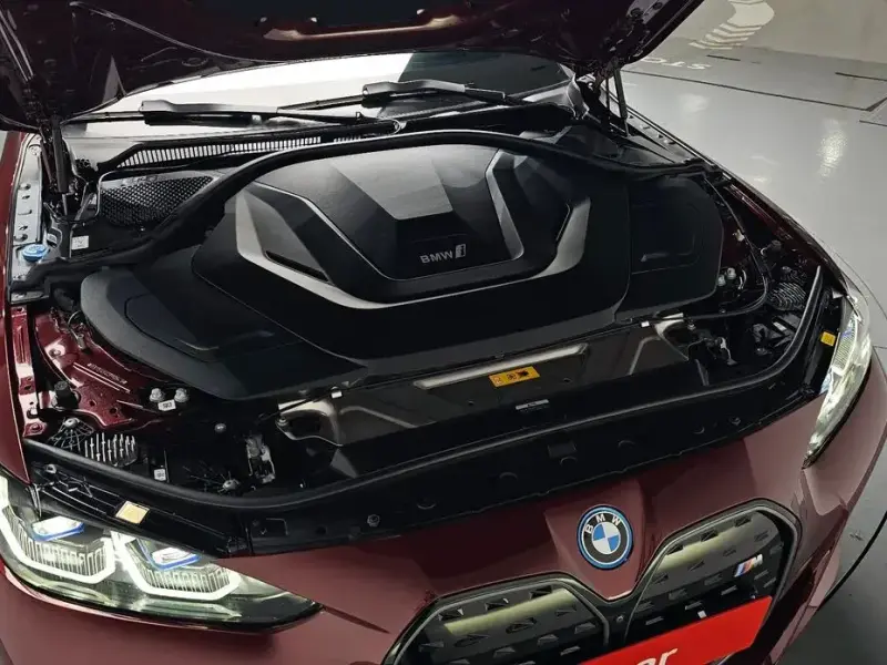 2023 BMW i4 с пробегом 39 855 км