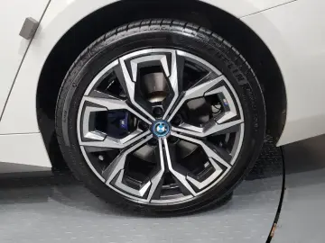 2022 BMW i4 с пробегом 107 624 км