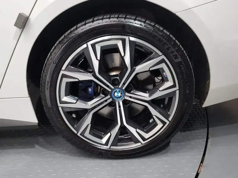2022 BMW i4 с пробегом 107 624 км