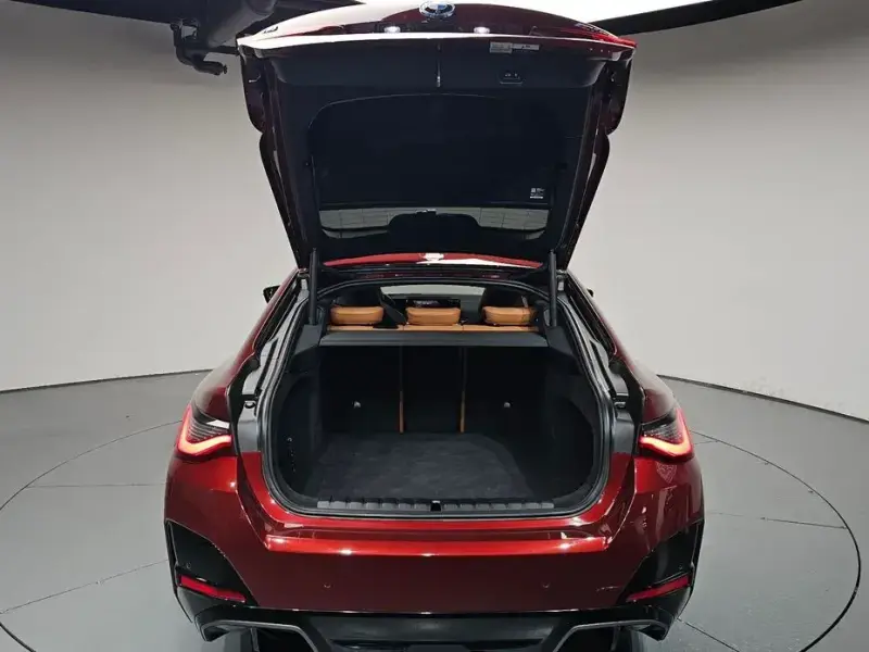2023 BMW i4 с пробегом 39 855 км