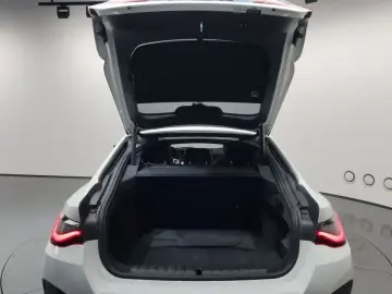 2022 BMW i4 с пробегом 107 624 км