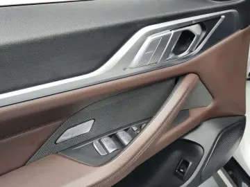 2022 BMW i4 с пробегом 107 624 км