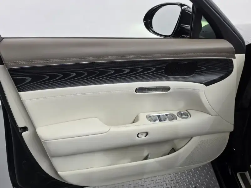 2023 Genesis G90 с пробегом 89 672 км