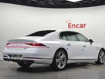 2023 Genesis G90 с пробегом 82 663 км