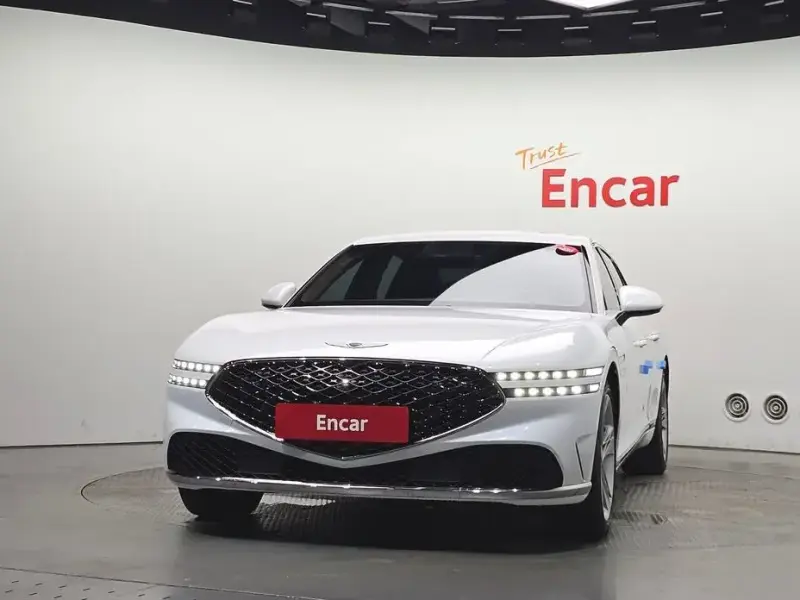2023 Genesis G90 с пробегом 82 663 км