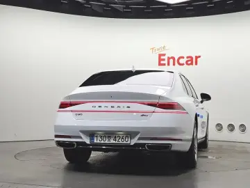2023 Genesis G90 с пробегом 82 663 км
