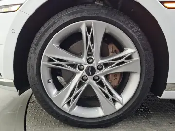 2023 Genesis G90 с пробегом 82 663 км