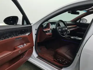 2023 Genesis G90 с пробегом 82 663 км