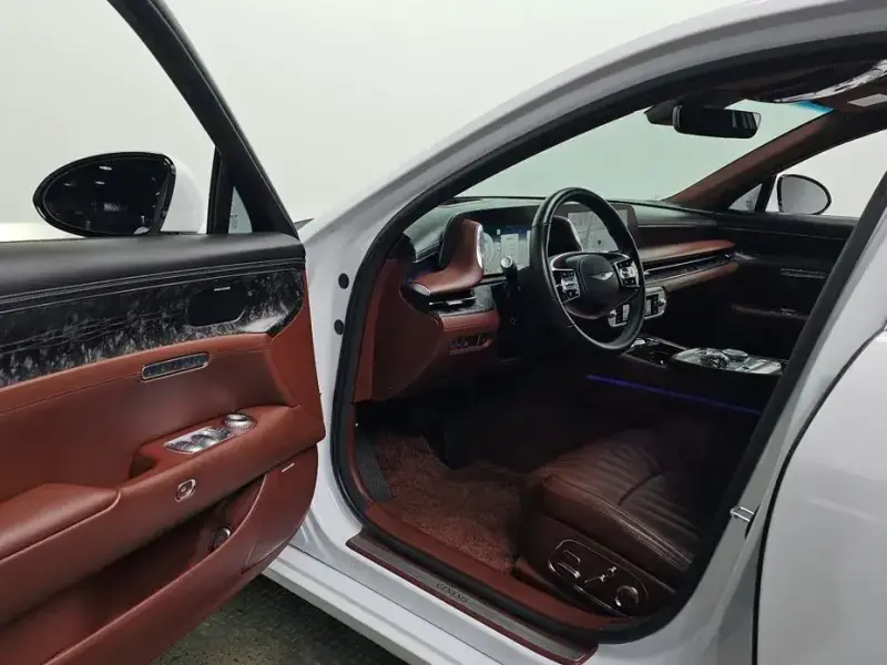 2023 Genesis G90 с пробегом 82 663 км