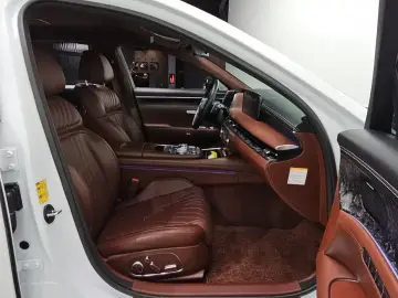 2023 Genesis G90 с пробегом 82 663 км