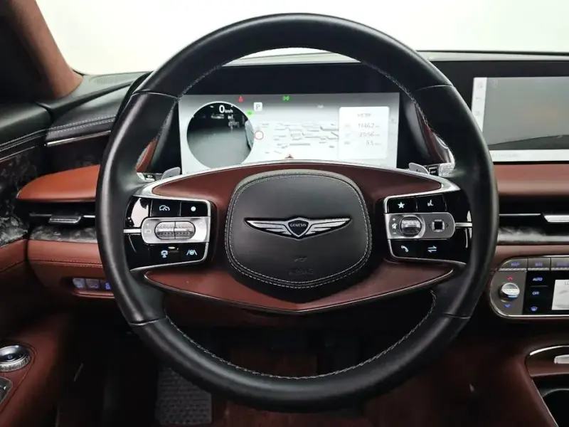 2023 Genesis G90 с пробегом 82 663 км