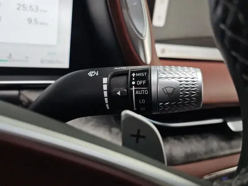2023 Genesis G90 с пробегом 82 663 км