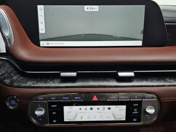 2023 Genesis G90 с пробегом 82 663 км