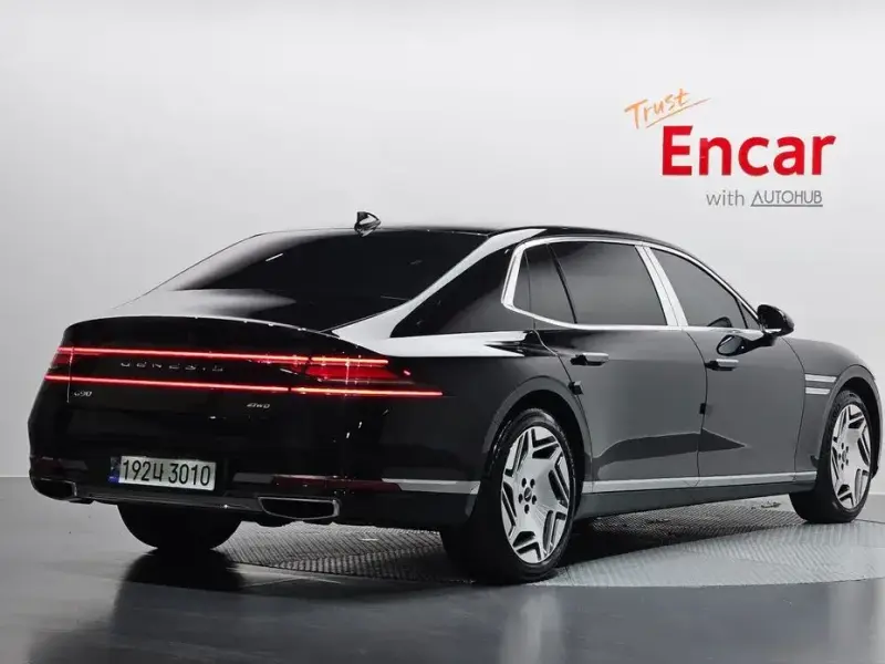 2023 Genesis G90 с пробегом 9 507 км