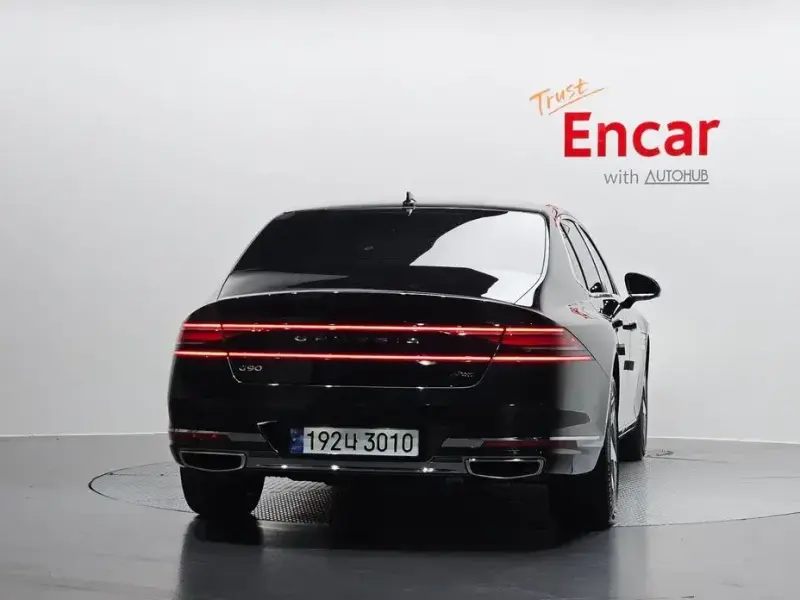 2023 Genesis G90 с пробегом 9 507 км