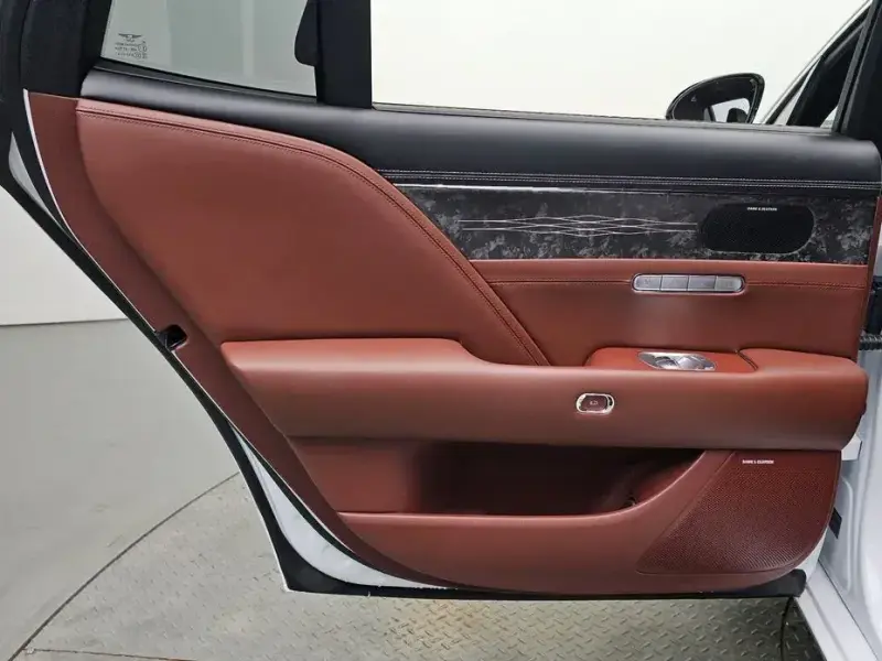 2023 Genesis G90 с пробегом 82 663 км
