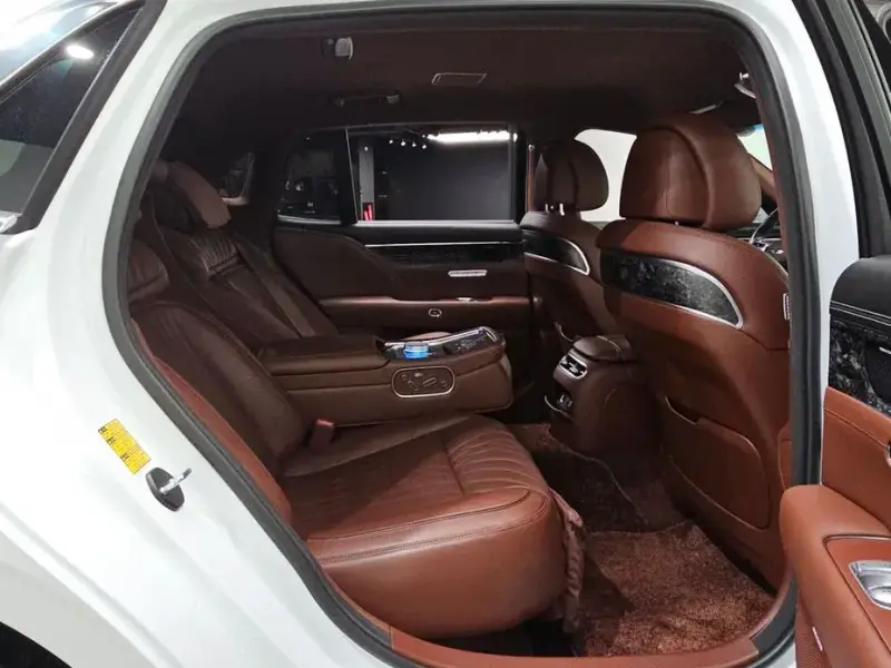 2023 Genesis G90 с пробегом 82 663 км