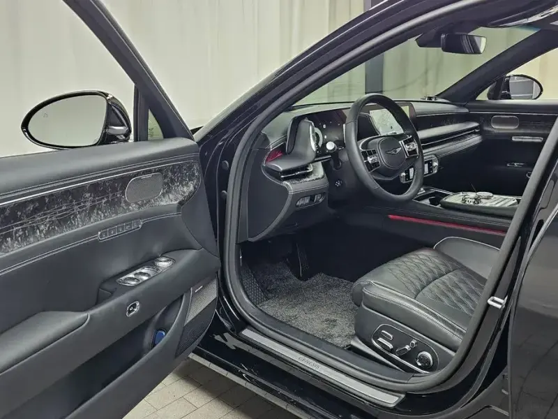 2023 Genesis G90 с пробегом 9 507 км