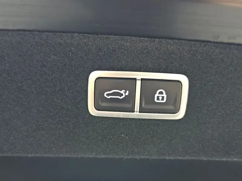 2023 Genesis G90 с пробегом 9 507 км