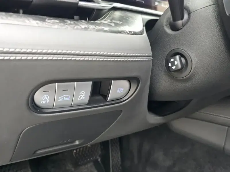 2023 Genesis G90 с пробегом 9 507 км