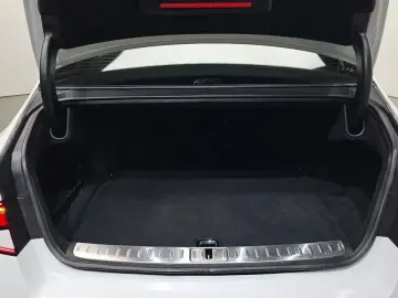 2023 Genesis G90 с пробегом 82 663 км