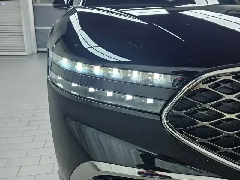 2023 Genesis G90 с пробегом 9 507 км