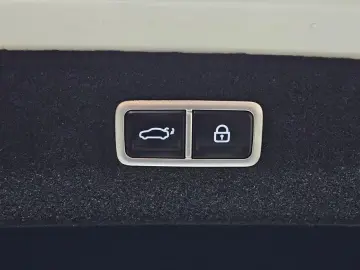 2023 Genesis G90 с пробегом 82 663 км