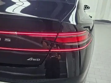 2023 Genesis G90 с пробегом 9 507 км