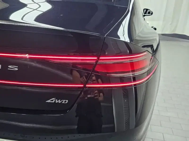 2023 Genesis G90 с пробегом 9 507 км